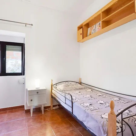 Holiday home Casinha Da Aldeia Cela Velha
